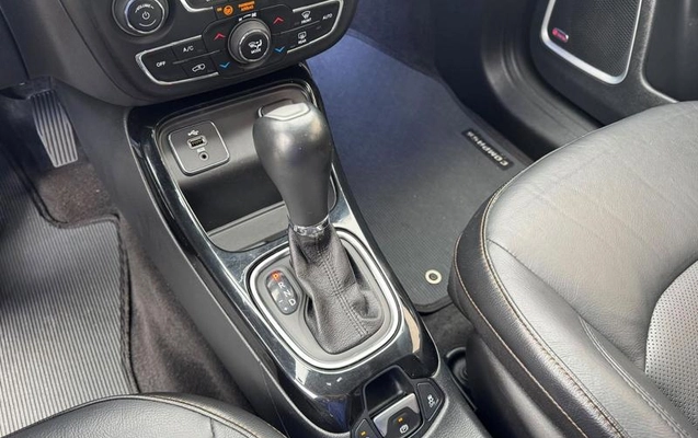 imagem-https://www.socarrao.com.br/sc-vehicle-images-prod/3773340/1789127932618-8459810_12_B_1cf19d51cc.jpeg