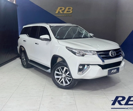 Toyota Hilux SW4 2018 Branco — foto 1 de 3