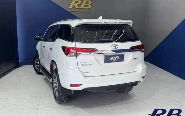 imagem-https://www.socarrao.com.br/sc-vehicle-images-prod/3773550/1789128490546-4bb19de5-25df-43d5-8cb4-4e534a06cb67.jpg