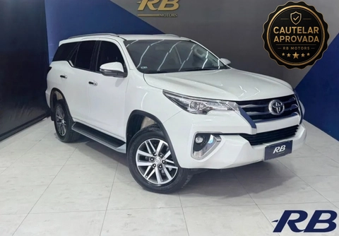 Toyota Hilux SW4 2018 Branco — foto 1 de 3
