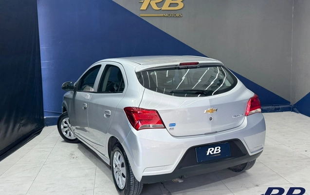 imagem-https://www.socarrao.com.br/sc-vehicle-images-prod/3773571/1789128505391-107535cc-233e-449d-9c55-e4bd0725038e.jpg