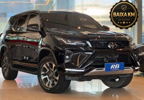 Toyota Hilux SW4 2025 Preto — foto 1 de 3