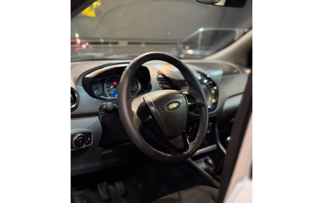 imagem-https://www.socarrao.com.br/sc-vehicle-images-prod/3775139/1789132645070-1_082556.jpg