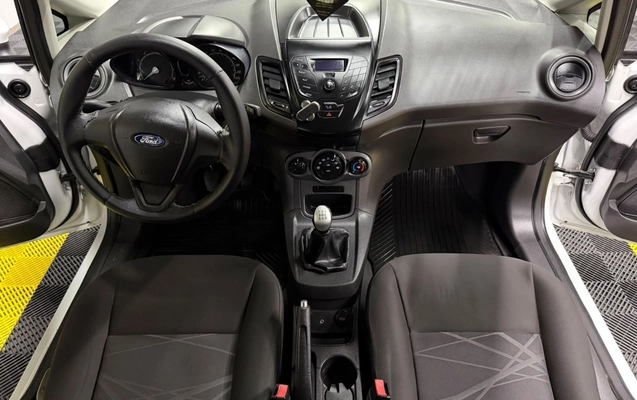 imagem-https://www.socarrao.com.br/sc-vehicle-images-prod/3775140/1789132652522-V2hhdHNBcHAgSW1hZ2UgMjAyNi0wOS0xMSBhdCAwOS40Ni4zMSAoMSkuanBlZw.jpeg
