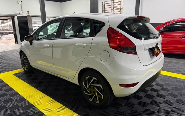 imagem-https://www.socarrao.com.br/sc-vehicle-images-prod/3775140/1789132652950-V2hhdHNBcHAgSW1hZ2UgMjAyNi0wOS0xMSBhdCAwOS40Ni4zMiAoMSkuanBlZw.jpeg