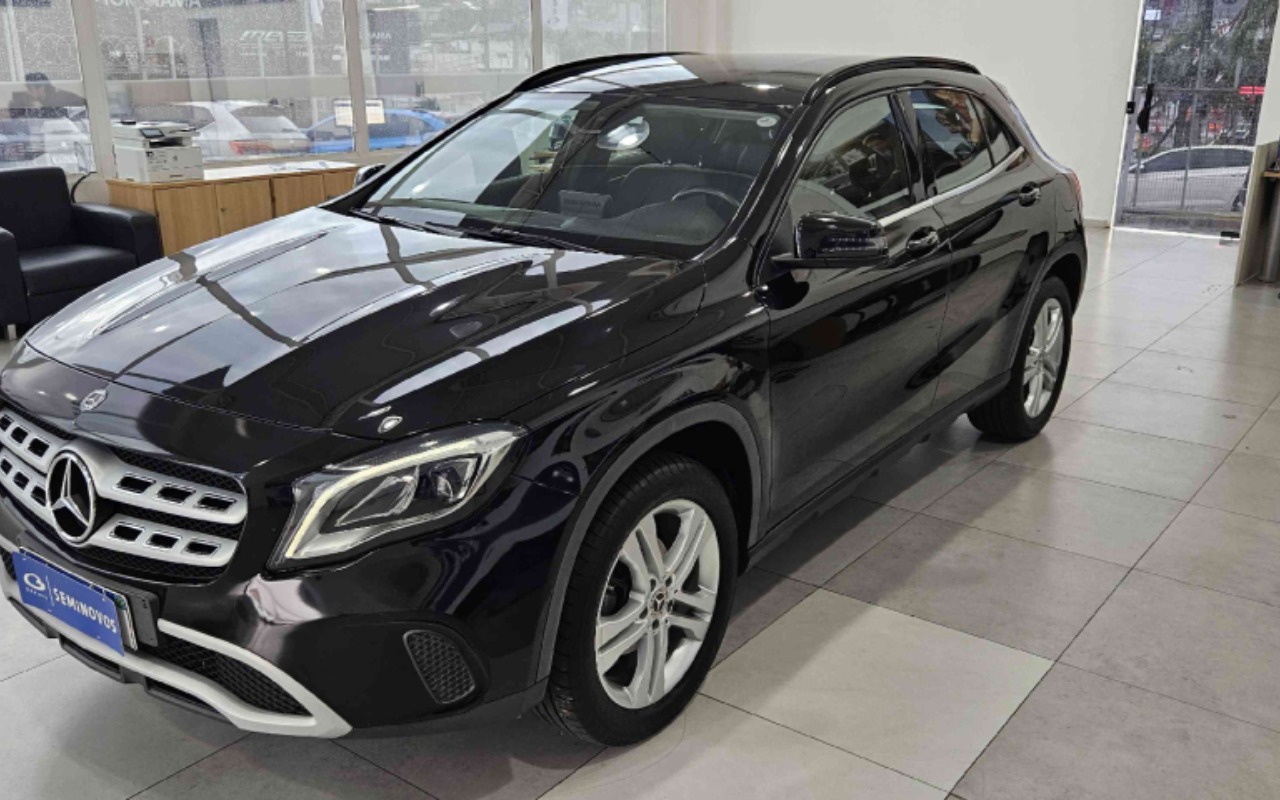 Mercedes-Benz GLA 200 2019 Preto — foto 1 de 3