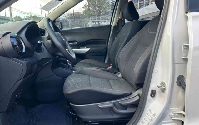 imagem-https://www.socarrao.com.br/sc-vehicle-images-prod/3775620/1789133918992-YXBwLXBob3Rvcy1Oa3g5R2hrMk9IeGU5TExaZzl3NFllR2xNRXZXM2p5SS5qcGc.jpg