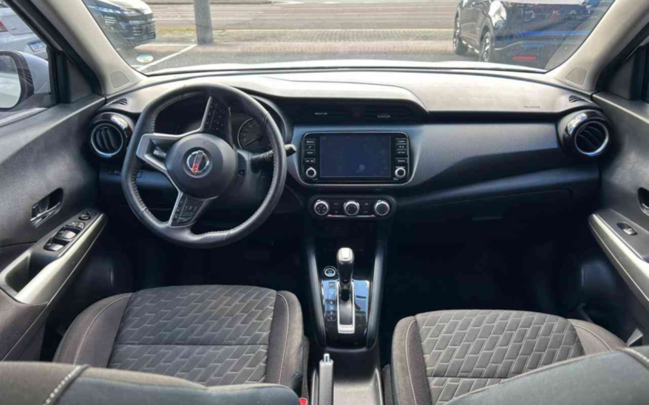 imagem-https://www.socarrao.com.br/sc-vehicle-images-prod/3775620/1789133919057-YXBwLXBob3Rvcy1LVGJBRE5ib0FPd0EzczZHT1daOE5tYXZlU0NuVW5rVC5qcGc.jpg