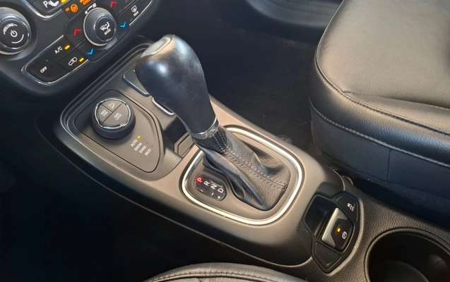 imagem-https://www.socarrao.com.br/sc-vehicle-images-prod/3776136/1789135085313-lJjwqm36YMeAfI4TcqUMvetzhWMSPUmn.jpg