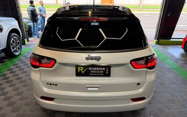 imagem-https://www.socarrao.com.br/sc-vehicle-images-prod/3776345/1789135678516-8467135_12_B_ae35cb5d3e.jpeg