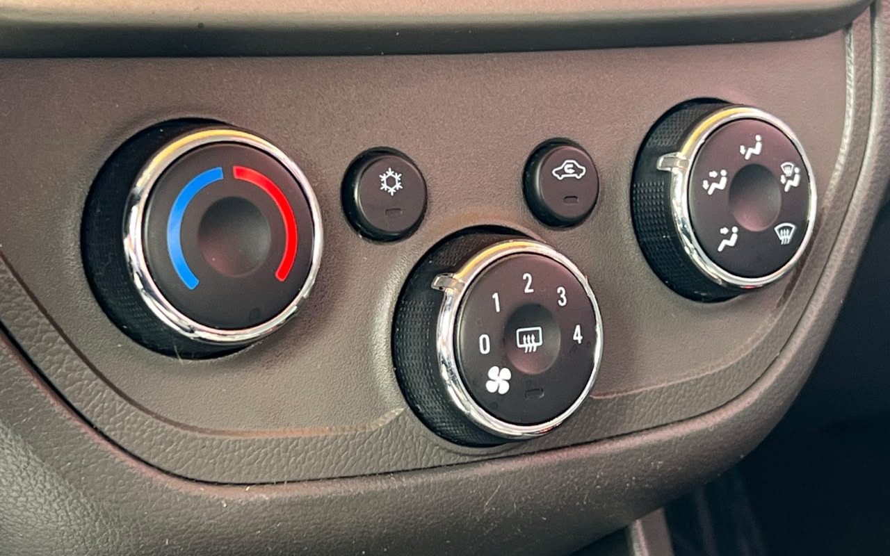 imagem-https://www.socarrao.com.br/sc-vehicle-images-prod/3776652/1789136471330-V2hhdHNBcHAgSW1hZ2UgMjAyNi0wOS0xMSBhdCAxMC4xNy4xMyAoNSkuanBlZw.jpeg