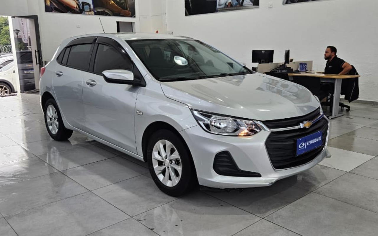 Chevrolet Onix 2023 Prata — foto 1 de 3