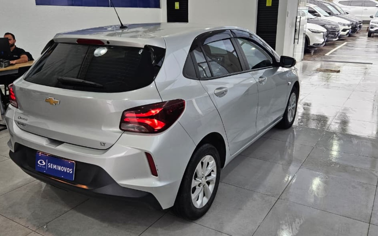 imagem-https://www.socarrao.com.br/sc-vehicle-images-prod/3776859/1789137208289-ZjAyMWY4NGYtNTcxZi00MGYyLTljMGYtNDY4Y2E2MTJhOGI5LmpwZw.jpg