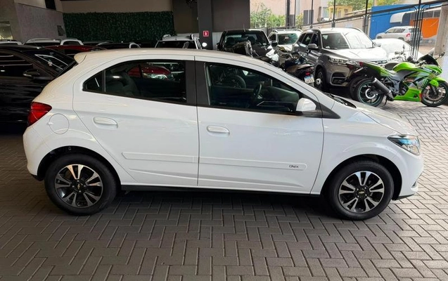 imagem-https://www.socarrao.com.br/sc-vehicle-images-prod/3777010/1789137438687-8453377_3_B_9c64f81e3d.jpeg