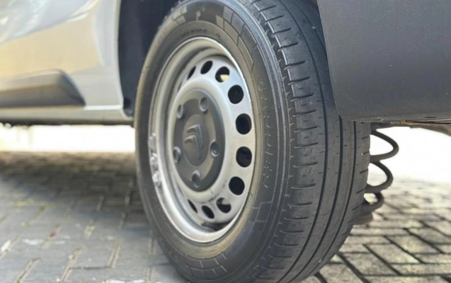 imagem-https://www.socarrao.com.br/sc-vehicle-images-prod/3777177/1789167740370-8459425_13_B_1d2ee4e623.jpeg