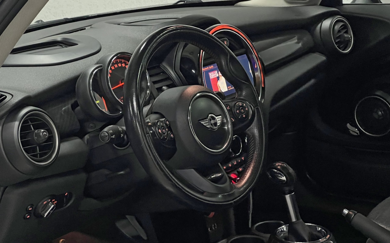 imagem-https://www.socarrao.com.br/sc-vehicle-images-prod/3780122/1789145648767-aW1hZ2UwMDAxMC5qcGc.jpg