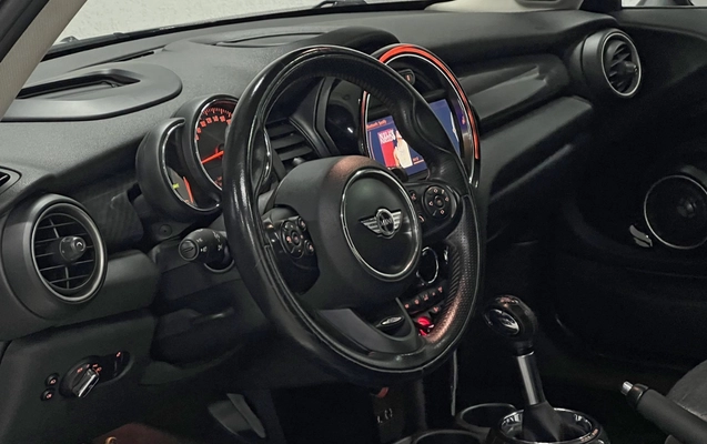 imagem-https://www.socarrao.com.br/sc-vehicle-images-prod/3780122/1789145648767-aW1hZ2UwMDAxMC5qcGc.jpg