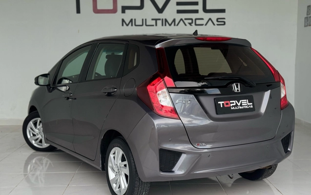 imagem-https://www.socarrao.com.br/sc-vehicle-images-prod/3780193/1789145889154-003_01d9249751ecd4bda92ba0bb5bdca2ca.jpg