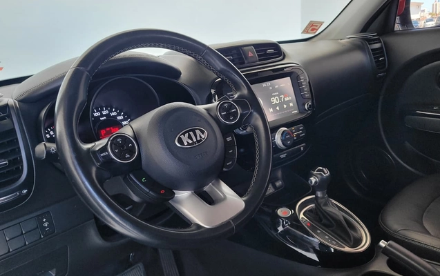 imagem-https://www.socarrao.com.br/sc-vehicle-images-prod/3780379/1789146551320-003_131fd26bfae0bd6220ee189829528216.jpg