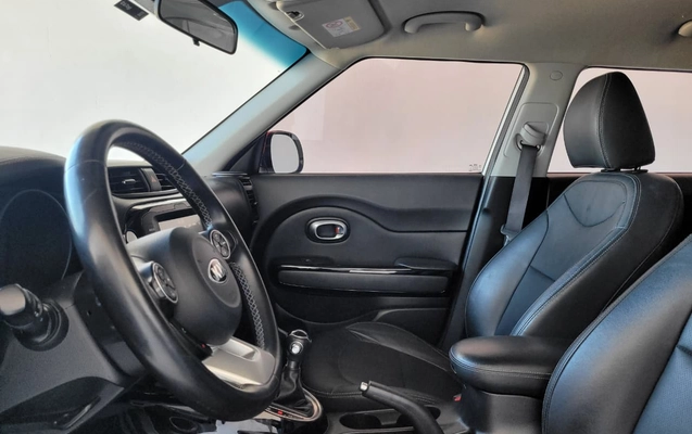 imagem-https://www.socarrao.com.br/sc-vehicle-images-prod/3780379/1789146551321-003_c8140a3c5f308dd6eead72b3de4af649.jpg