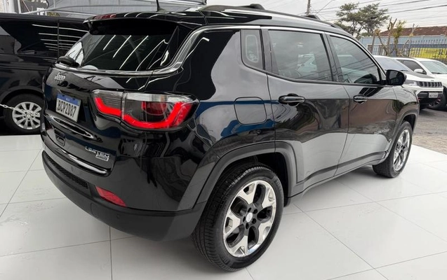 imagem-https://www.socarrao.com.br/sc-vehicle-images-prod/3781304/1789401535681-8434397_5_B_eb59c1e6dd.jpeg
