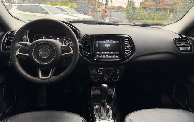 imagem-https://www.socarrao.com.br/sc-vehicle-images-prod/3781304/1789401535686-8434397_8_B_31f2024a9f.jpeg