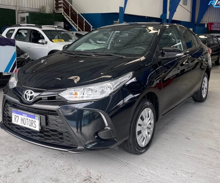 Toyota Yaris 2025 Preto — foto 1 de 3