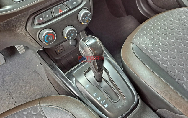 imagem-https://www.socarrao.com.br/sc-vehicle-images-prod/3781495/1789149381784-1e8402499c6045deb247ee40f3a892d7_1756491012384.jpg