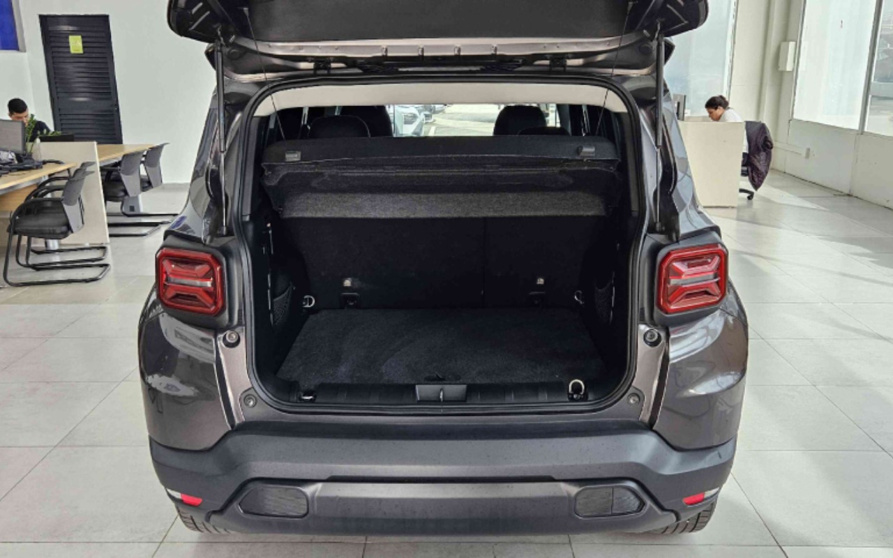 imagem-https://www.socarrao.com.br/sc-vehicle-images-prod/3782403/1789151651357-YXBwLXBob3Rvcy1RVGgwTTJqME4yOXpNU1FnVnRGRWJjZW42OG9qcGZXTC5qcGc.jpg