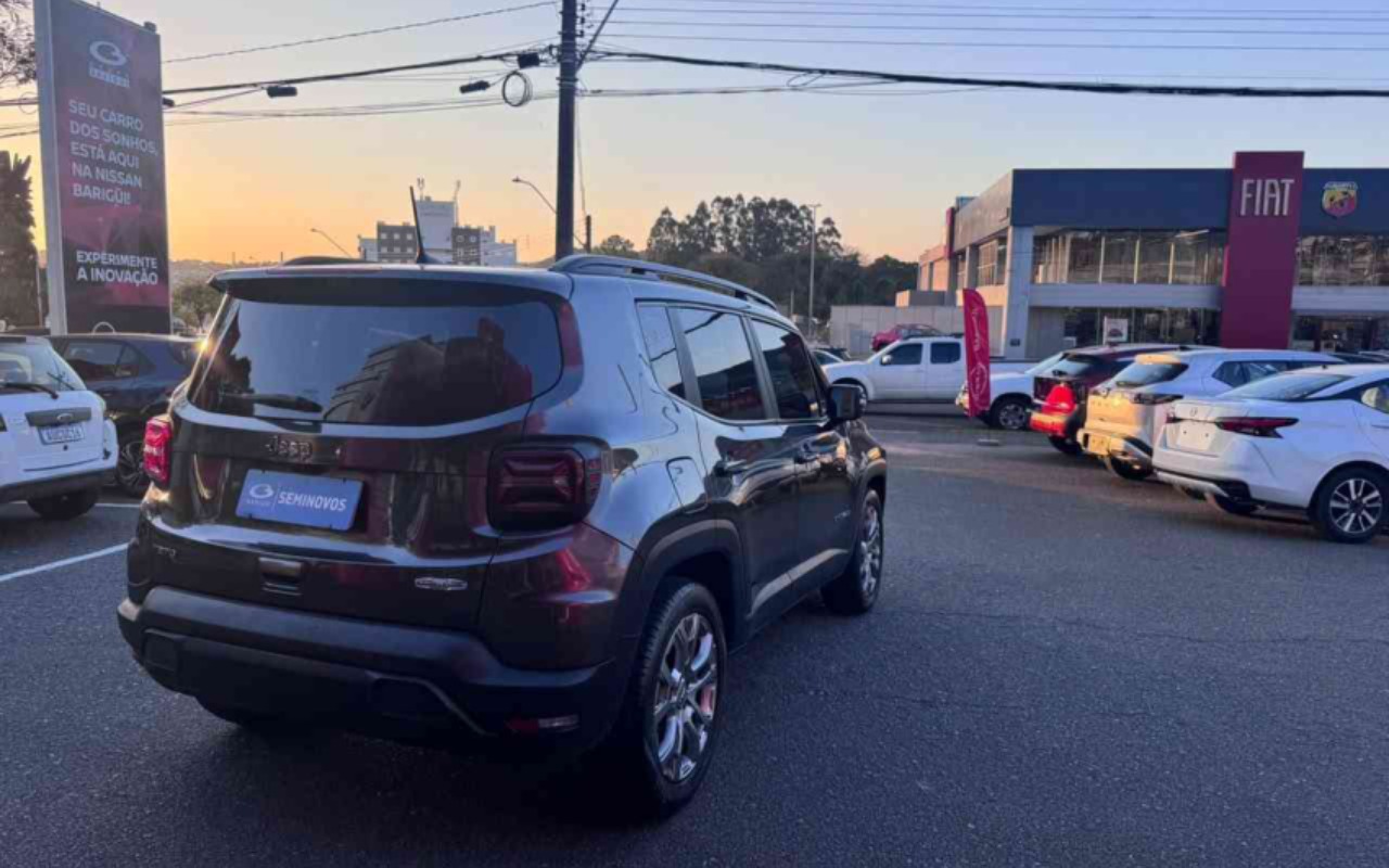 imagem-https://www.socarrao.com.br/sc-vehicle-images-prod/3782453/1789151839948-YXBwLXBob3Rvcy0xRDBGMTdmQXJUbERsNzMzVlppa3FHVUNZbkhoQU4xQi5qcGc.jpg
