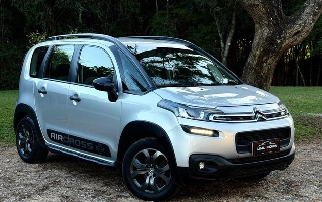 imagem-https://www.socarrao.com.br/sc-vehicle-images-prod/3782579/1789152121173-8451891_18_B_777c280d50.jpeg