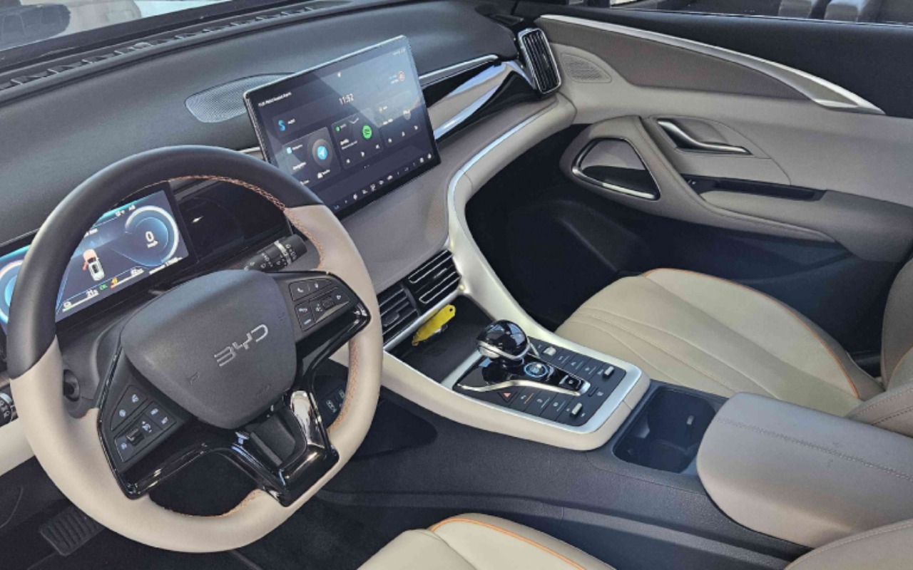 imagem-https://www.socarrao.com.br/sc-vehicle-images-prod/3782828/1789152773045-YXBwLXBob3Rvcy13T2tuUW5rRlk3MmZMektJQ1lMWVQ3UWNLUkdtNVBDOC5qcGc.jpg