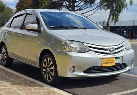 Toyota Etios 2015 Prata — foto 1 de 3