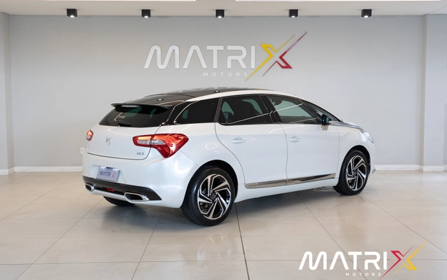 imagem-https://www.socarrao.com.br/sc-vehicle-images-prod/3784030/1789156232341-003_588022-3d570b8bb7c06ff3c5f9fcdd91249582.jpg