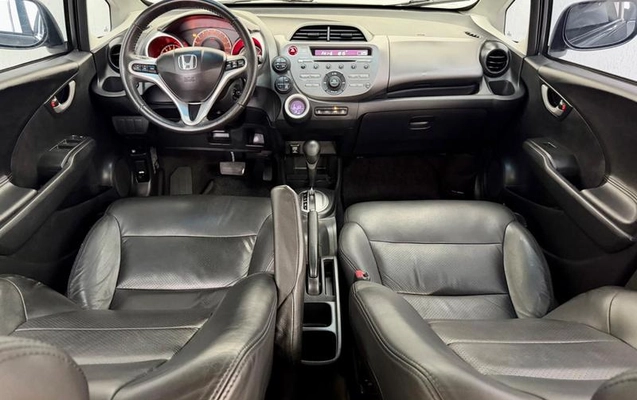 imagem-https://www.socarrao.com.br/sc-vehicle-images-prod/3784093/1789160495308-8469522_12_B_4b15335e40.jpeg