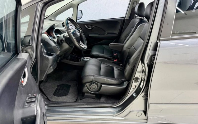 imagem-https://www.socarrao.com.br/sc-vehicle-images-prod/3784093/1789160495308-8469522_14_B_d943566758.jpeg