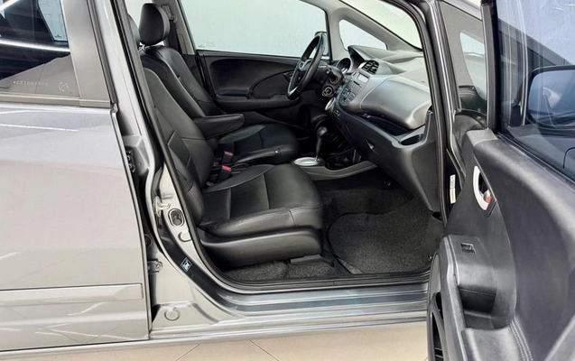 imagem-https://www.socarrao.com.br/sc-vehicle-images-prod/3784093/1789160495313-8469522_18_B_3d8b0ed52c.jpeg