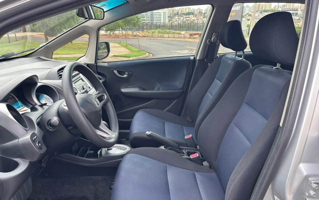 imagem-https://www.socarrao.com.br/sc-vehicle-images-prod/3784498/1789650206713-6828b47d5bc0405f81f06b7d2a65862a_1789151319787.jpg