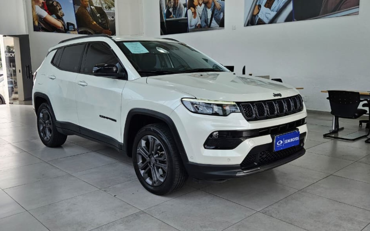 Jeep Compass 2024 Branco — foto 1 de 3