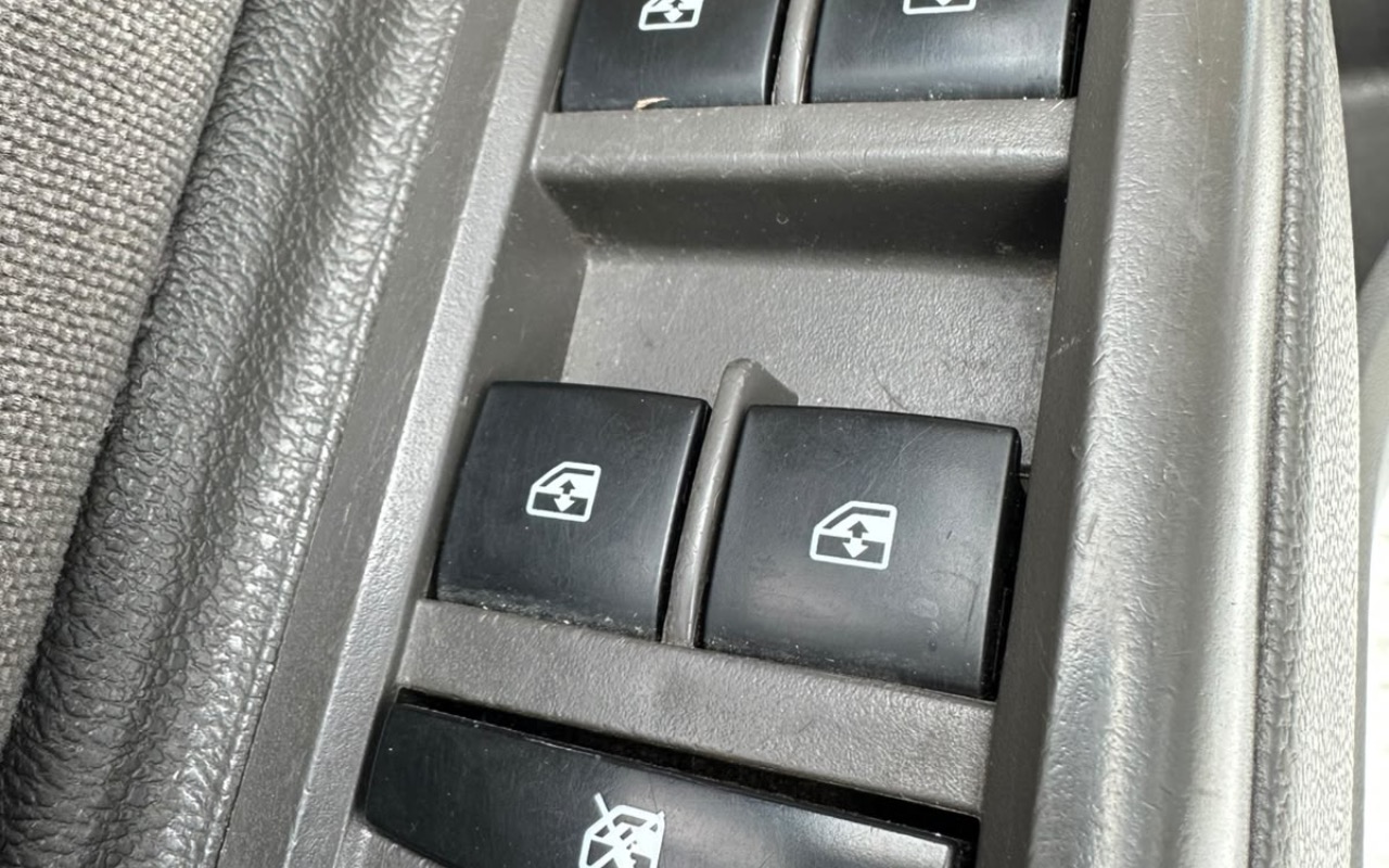 imagem-https://www.socarrao.com.br/sc-vehicle-images-prod/3784603/1789157523275-YzE3ZGMxMmQtYzBkZi00MWJmLWE4ZDAtMWYzM2U3ZWUxMTBhLmpwZWc.jpeg