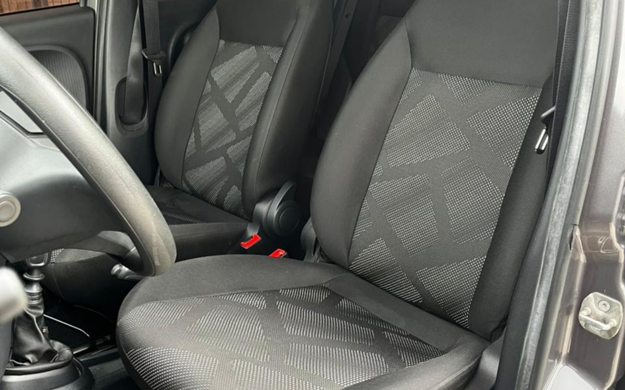 imagem-https://www.socarrao.com.br/sc-vehicle-images-prod/3785099/1789158659516-V2hhdHNBcHAgSW1hZ2UgMjAyNi0wMS0yOCBhdCAyMi4xNi4xNSAoMSkuanBlZw.jpeg