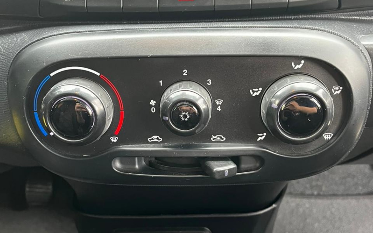 imagem-https://www.socarrao.com.br/sc-vehicle-images-prod/3785099/1789158660766-V2hhdHNBcHAgSW1hZ2UgMjAyNi0wMS0yOCBhdCAyMi4xNi4xOCAoMSkuanBlZw.jpeg