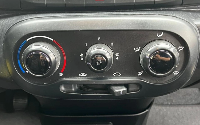 imagem-https://www.socarrao.com.br/sc-vehicle-images-prod/3785099/1789158660766-V2hhdHNBcHAgSW1hZ2UgMjAyNi0wMS0yOCBhdCAyMi4xNi4xOCAoMSkuanBlZw.jpeg
