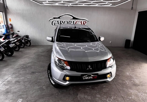 Mitsubishi L200 2022 Prata — foto 1 de 3