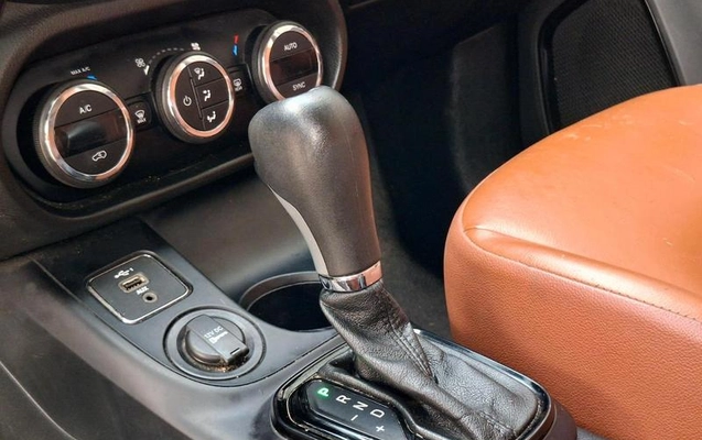 imagem-https://www.socarrao.com.br/sc-vehicle-images-prod/3785279/1789660986850-8448416_13_B_fc32338716.jpeg