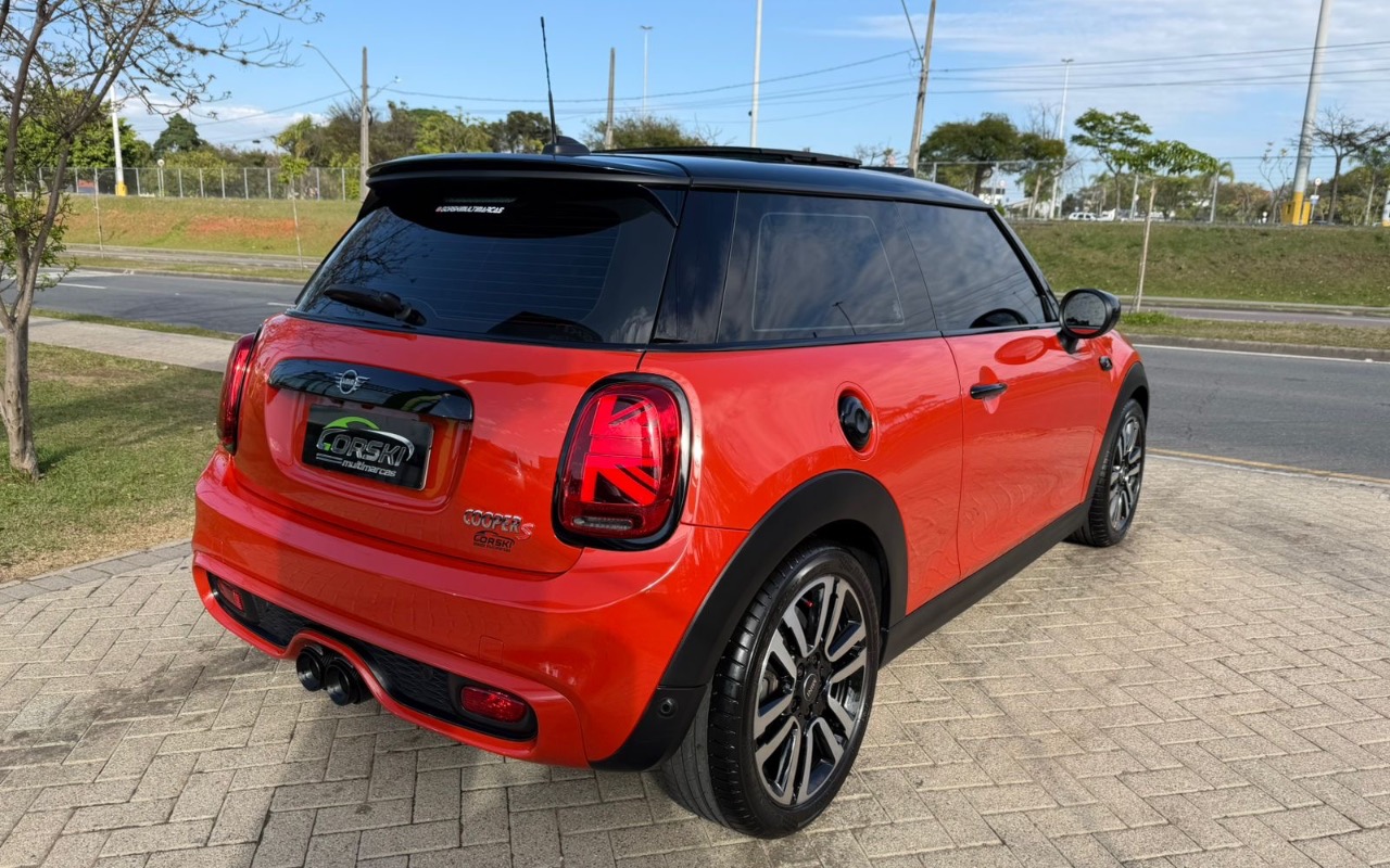 imagem-https://www.socarrao.com.br/sc-vehicle-images-prod/3785315/1789159284379-ODhhNDRiNjEtYjUwMy00NmIyLTg4ZDYtN2MxMmY4ZTc5YjNlLmpwZWc.jpeg