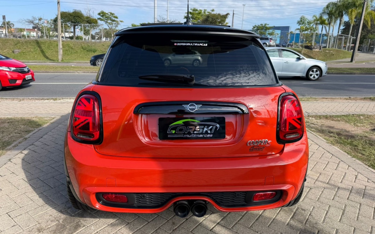 imagem-https://www.socarrao.com.br/sc-vehicle-images-prod/3785315/1789159284461-MDY2NjU0MjctODRlMi00YWZjLWJjMzYtYjg0NTBiZDUzYzBkLmpwZWc.jpeg