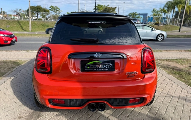imagem-https://www.socarrao.com.br/sc-vehicle-images-prod/3785315/1789159284461-MDY2NjU0MjctODRlMi00YWZjLWJjMzYtYjg0NTBiZDUzYzBkLmpwZWc.jpeg