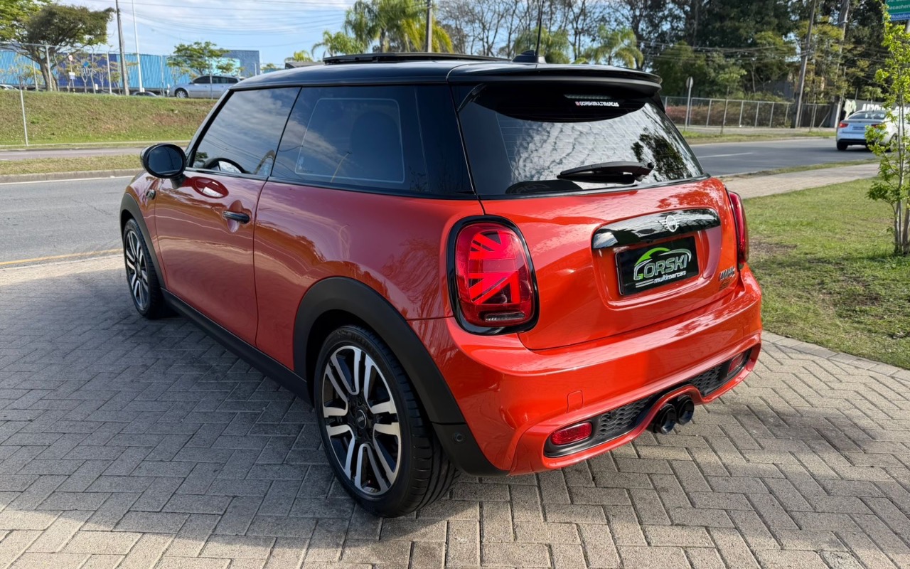 imagem-https://www.socarrao.com.br/sc-vehicle-images-prod/3785315/1789159284509-ZjgzZTQyYzUtNWFkNi00YzY4LWJhMzctNWI3OWFiMDc5NDU2LmpwZWc.jpeg