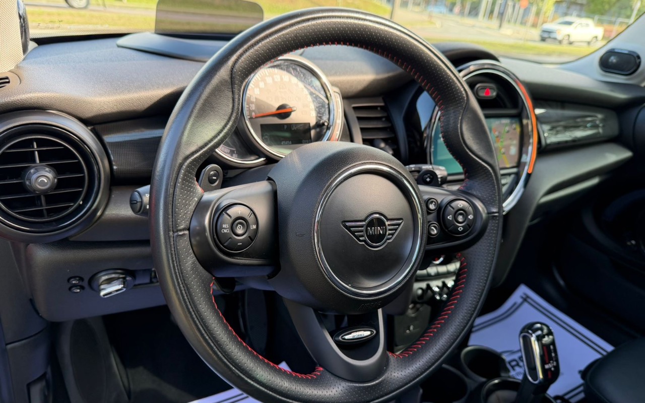 imagem-https://www.socarrao.com.br/sc-vehicle-images-prod/3785315/1789159284697-YjcxMjE2YTQtMjY1Yy00NDI3LWEwMzYtMjJkNzg2ZWJlNDM0LmpwZWc.jpeg